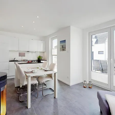 Am Yachthafen In * Peenemunde